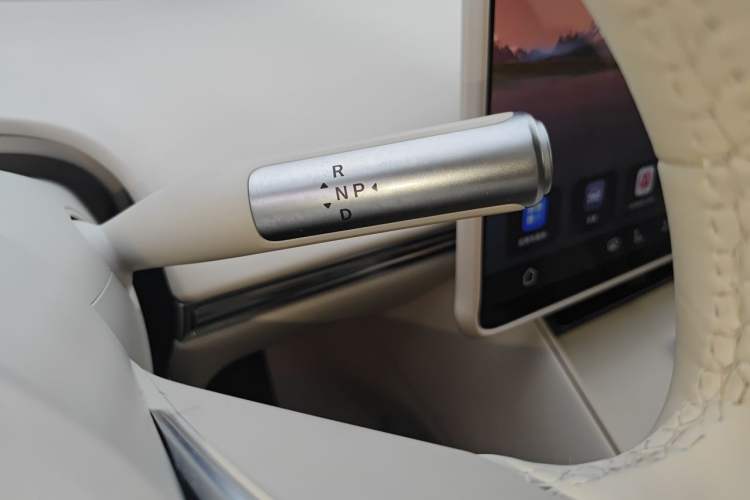 Used Hima Luxeed R7 2026 Model Pure Electric Max+ Gear Lever