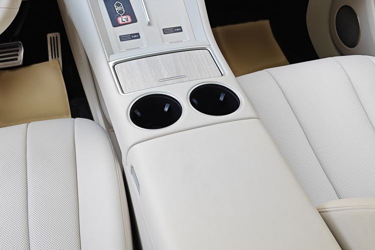 Used Hima Luxeed R7 2026 Model Range-Extending Max Interior 1