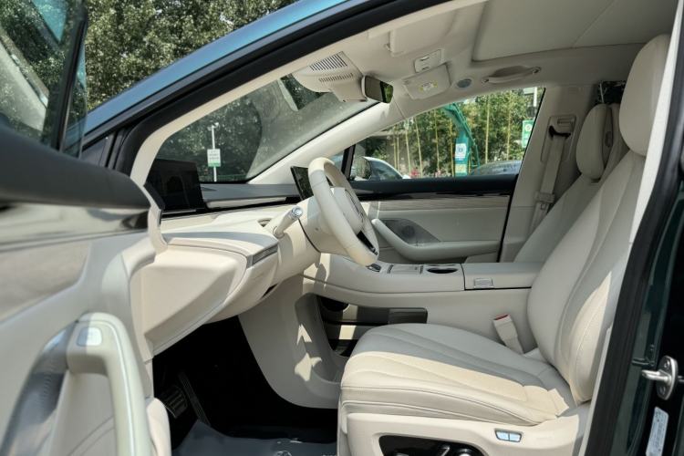 Used Hima Luxeed R7 2026 Model Range-Extending Max Interior 3