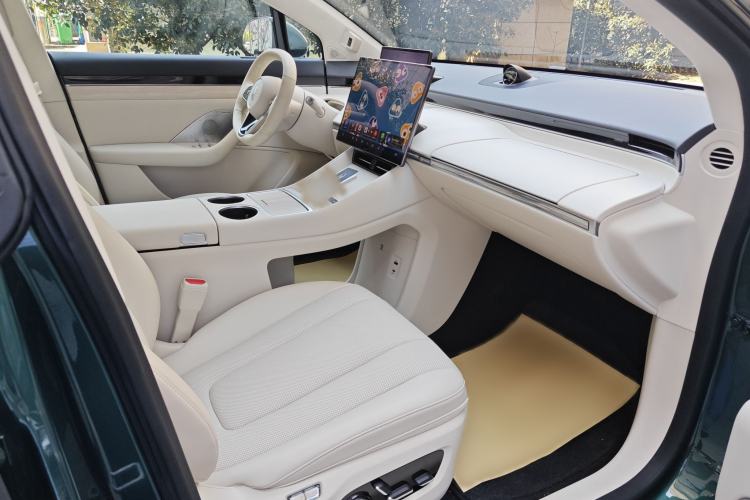 Used Hima Luxeed R7 2026 Model Range-Extending Max Interior 3
