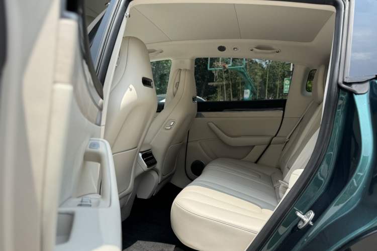 Used Hima Luxeed R7 2026 Model Range-Extending Max Interior 4