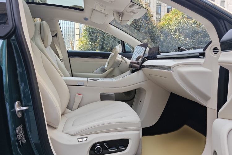 Used Hima Luxeed R7 2026 Model Range-Extending Max Interior 4
