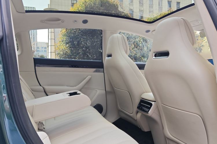 Used Hima Luxeed R7 2026 Model Range-Extending Max Interior 7