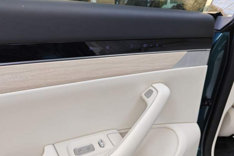 Used Hima Luxeed R7 2026 Model Range-Extending Max Interior 8