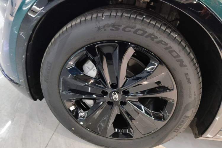 Used Hima Luxeed R7 2026 Model Range-Extending Max Left Front Wheel Hub