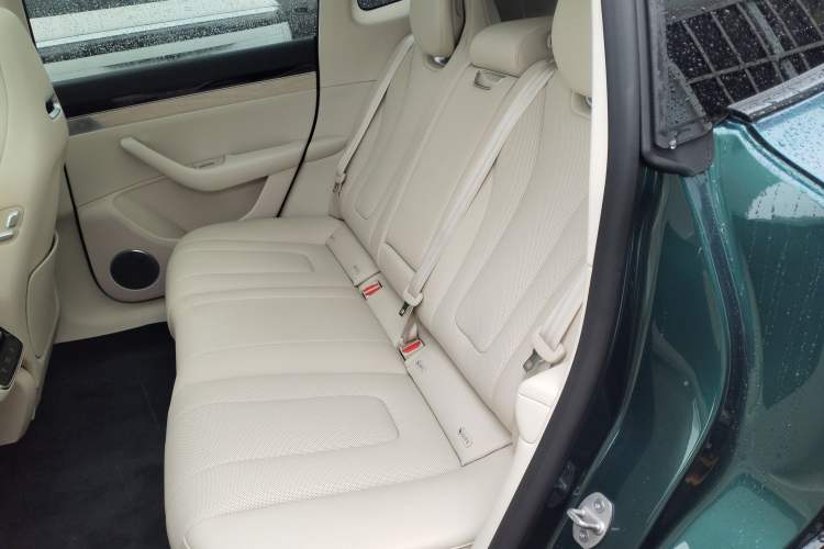 Used Hima Luxeed R7 2026 Model Pure Electric Max+ Left Rear Seat