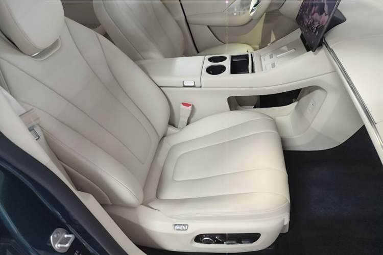 Used Hima Luxeed R7 2026 Model Range-Extending Max Right Front Seat