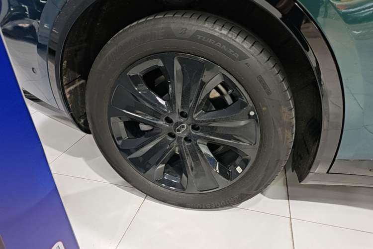 Used Hima Luxeed R7 2026 Model Pure Electric Max Right Rear Wheel Hub