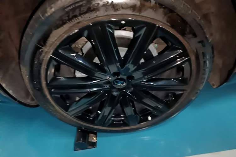 Used Hima Luxeed R7 2026 Model Pure Electric Max+ Right Rear Wheel Hub