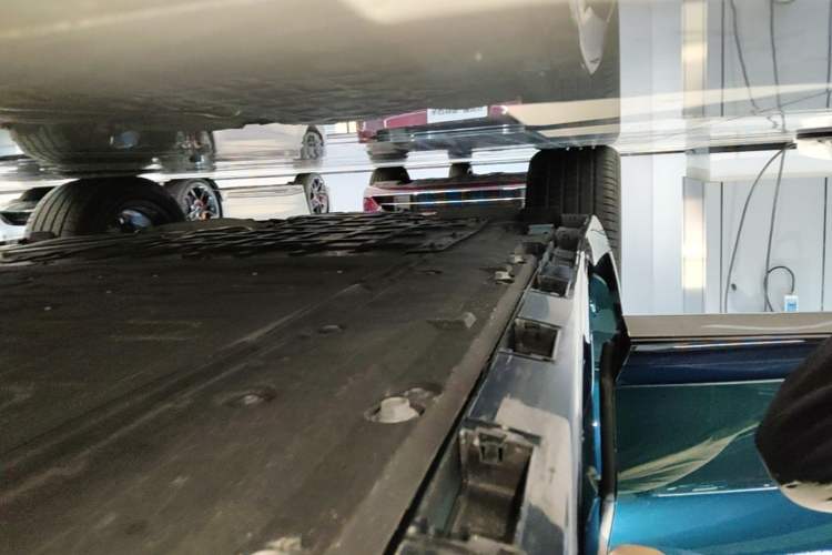 Used Hima Luxeed R7 2026 Model Range-Extending Max Right Side Sill