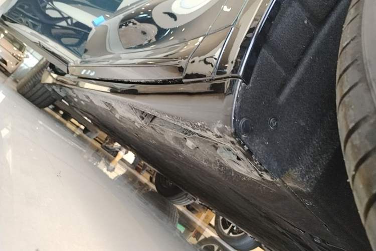 Used Hima Luxeed R7 2026 Model Range-Extending Max+ Right Side Sill