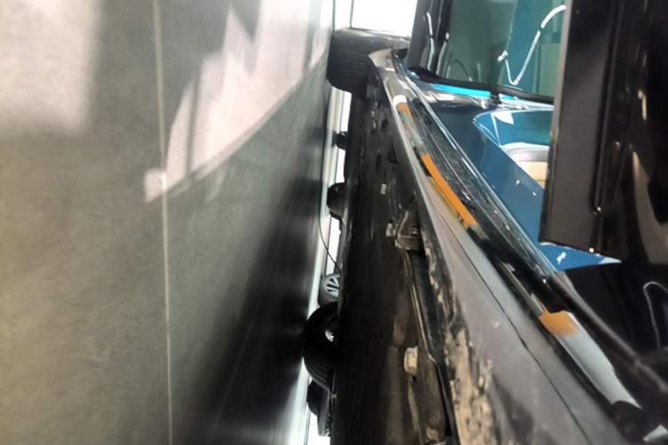 Used Hima Luxeed R7 2026 Model Range-Extending Max+ Right Side Sill