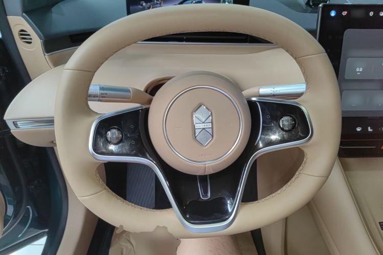Used Hima Luxeed R7 2026 Model Range-Extending Max+ Steering Wheel