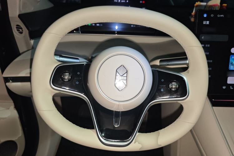 Used Hima Luxeed R7 2026 Model Pure Electric Ultra Steering Wheel