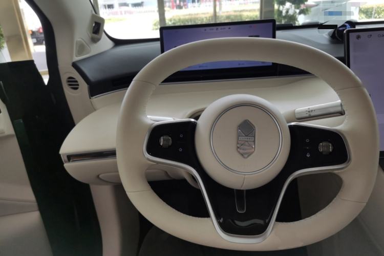Used Hima Luxeed R7 2026 Model Range-Extending Max Steering Wheel