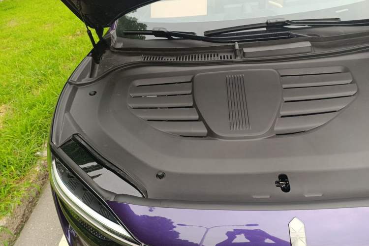 Used Hima Luxeed R7 2026 Model Extended-Range Max (896-line LiDAR) Engine Bay Right