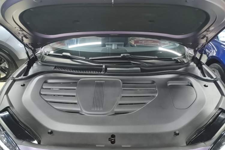 Used Hima Luxeed R7 2026 Model Range-Extending Max Engine Bay