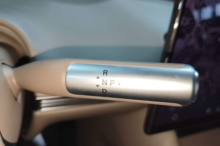 Used Hima Luxeed R7 2026 Model Range-Extending Max Gear Lever