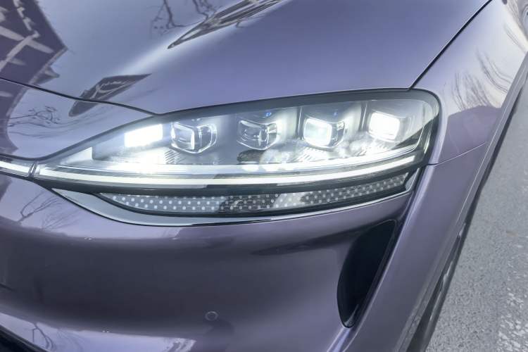 Used Hima Luxeed R7 2026 Model Pure Electric Max+ Left Front Headlight