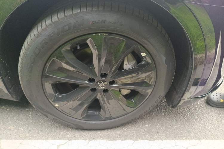 Used Hima Luxeed R7 2026 Model Extended-Range Max (896-line LiDAR) Right Front Wheel Hub