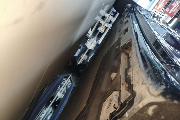 Used Hima Luxeed R7 2026 Model Range-Extending Max Right Side Sill