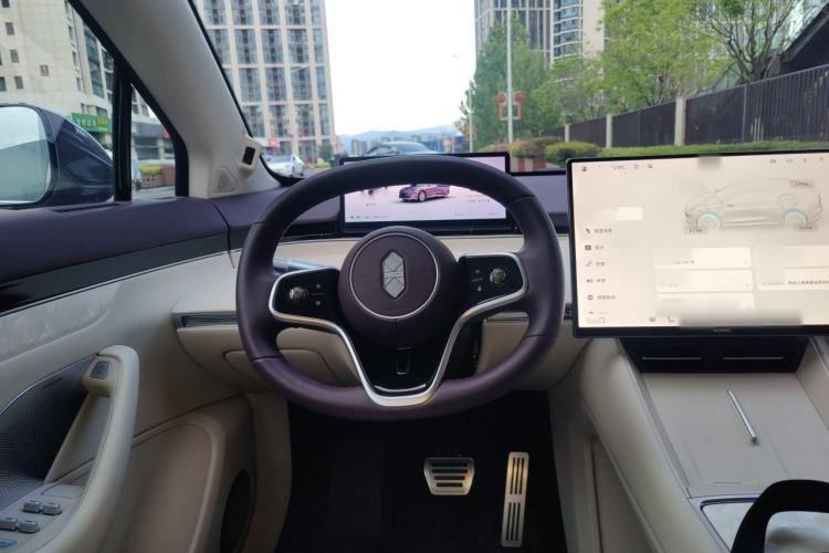 Used Hima Luxeed R7 2026 Model Pure Electric Max Steering Wheel