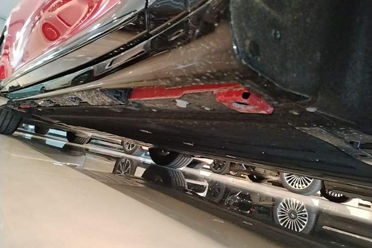 Used Hima Luxeed R7 2026 Model Pure Electric Max+ Right Side Sill