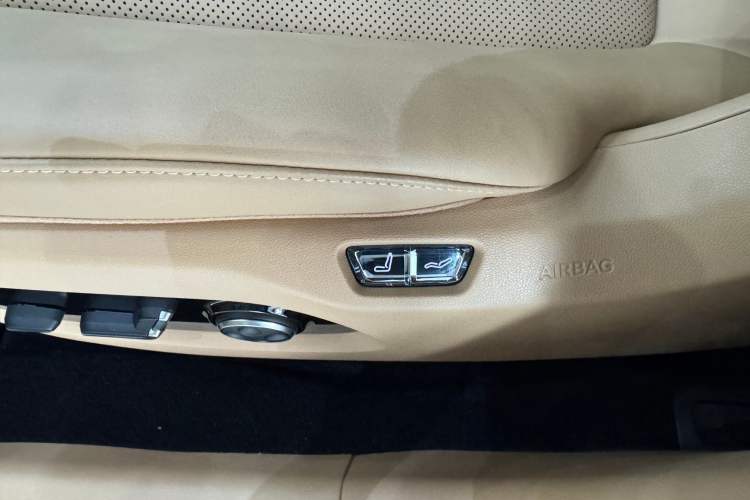 Used Hima Luxeed R7 2026 Model Range-Extending Max+ Interior 2