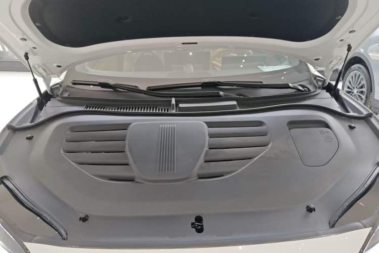 Used Hima Luxeed R7 2026 Model Range-Extending Max Engine Bay