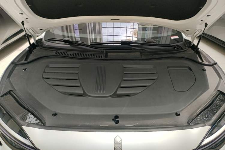Used Hima Luxeed R7 2026 Model Range-Extending Ultra Engine Bay