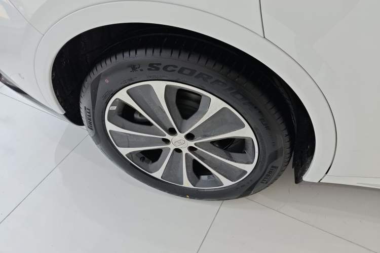 Used Hima Luxeed R7 2026 Model Range-Extending Max Exterior 5