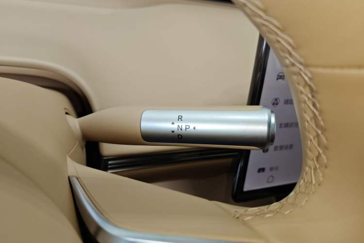 Used Hima Luxeed R7 2026 Model Range-Extending Max Gear Lever