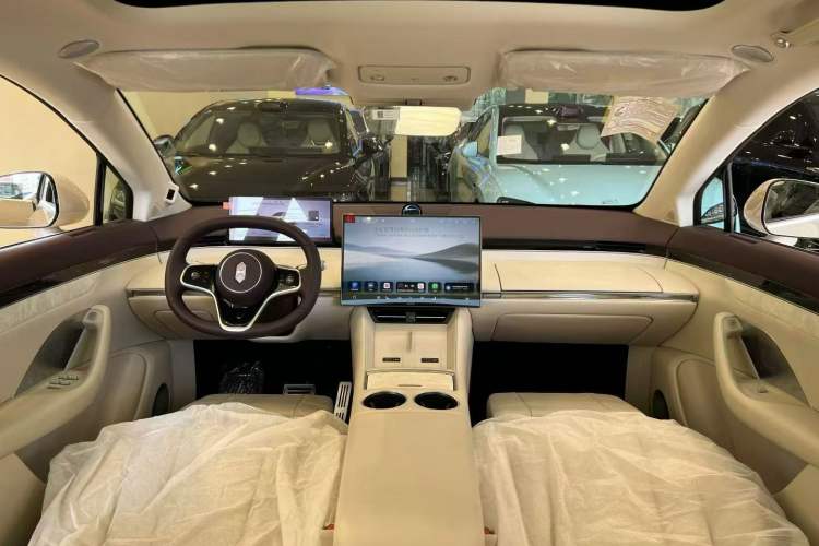 Used Hima Luxeed R7 2026 Model Range-Extending Max+ Interior 1