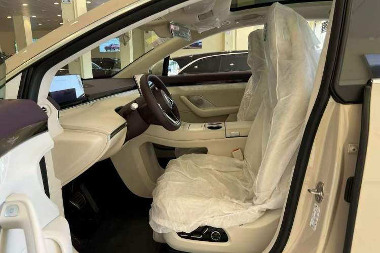 Used Hima Luxeed R7 2026 Model Range-Extending Max+ Interior 3