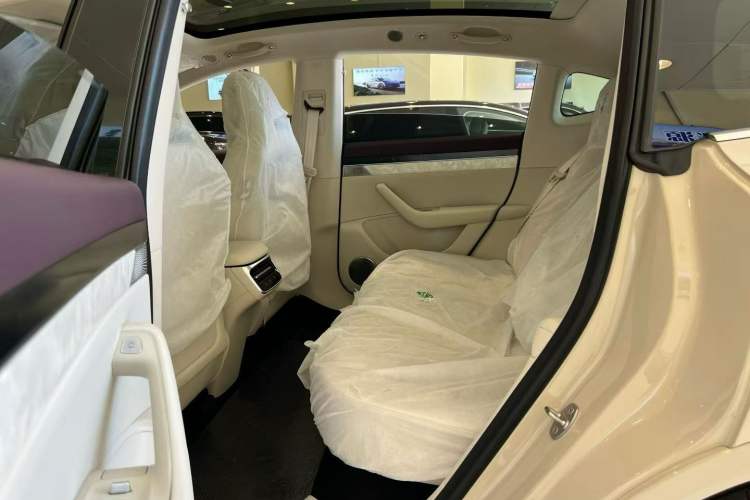 Used Hima Luxeed R7 2026 Model Range-Extending Max+ Interior 4