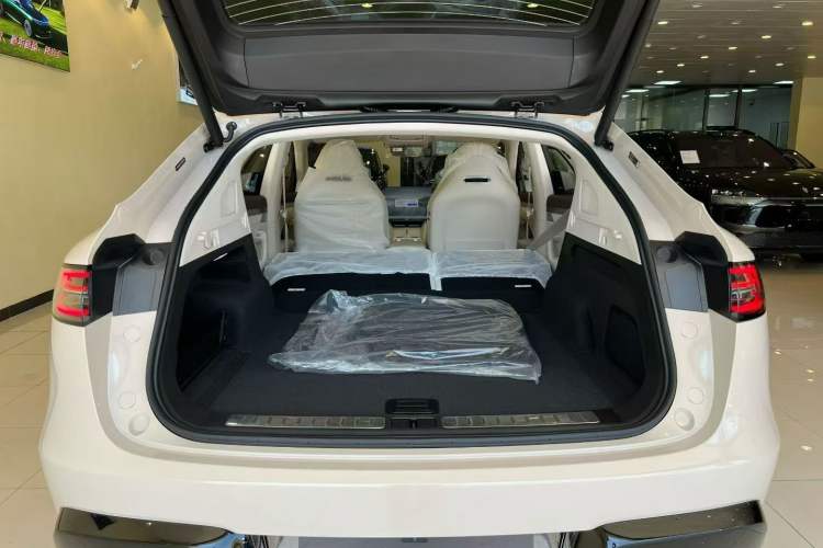 Used Hima Luxeed R7 2026 Model Range-Extending Max+ Interior 5