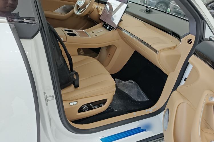 Used Hima Luxeed R7 2026 Model Range-Extending Max Right Front Seat