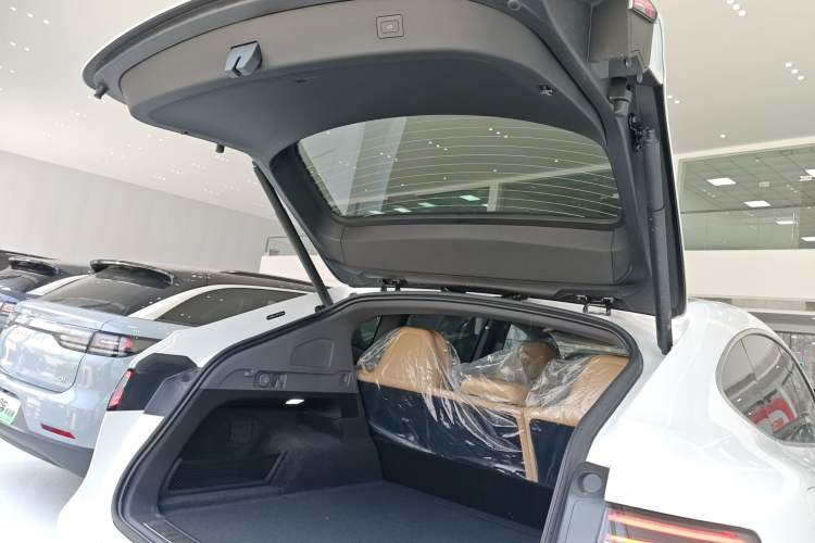 Used Hima Luxeed R7 2026 Model Range-Extending Max Trunk