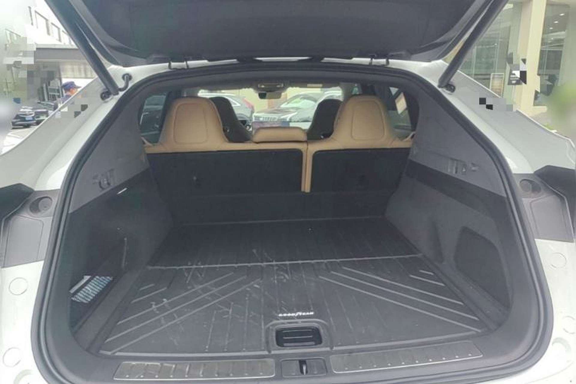Used Hima Luxeed R7 2026 Model Range-Extending Ultra Trunk
