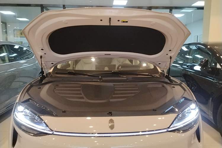 Used Hima Luxeed R7 2026 Model Range-Extending Max+ Engine Bay