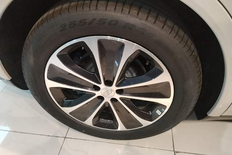 Used Hima Luxeed R7 2026 Model Range-Extending Max+ Exterior 5