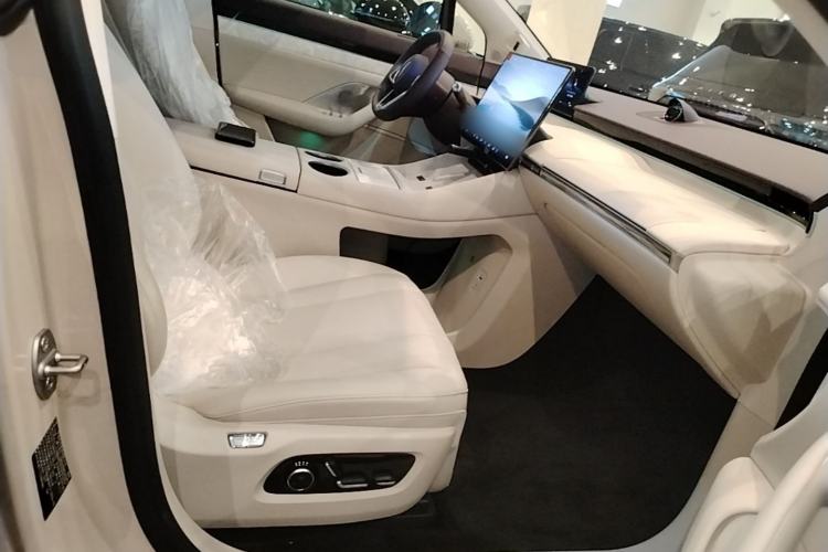 Used Hima Luxeed R7 2026 Model Range-Extending Max+ Right Front Seat