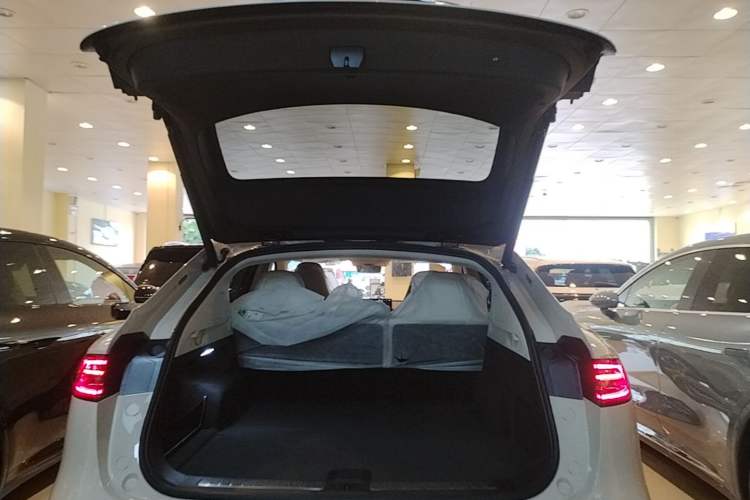 Used Hima Luxeed R7 2026 Model Range-Extending Max+ Trunk
