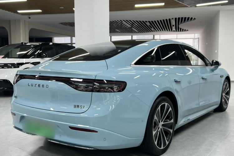 Used Hima Luxeed S7 2025 855 km Max Exterior 4