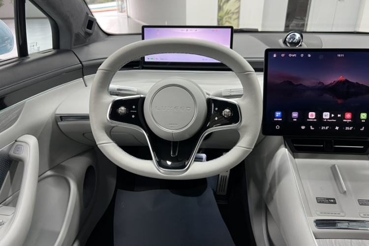 Used Hima Luxeed S7 2025 855 km Max Interior 2
