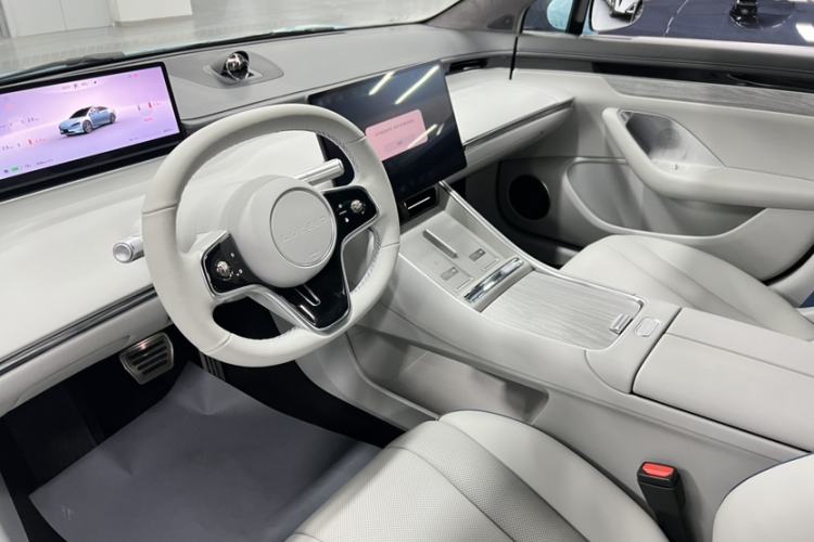 Used Hima Luxeed S7 2025 855 km Max Interior 6