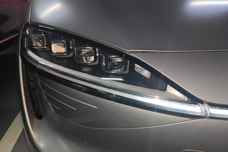 Used Hima Luxeed S7 2024 Max Rear-Drive Long-Range Intelligent Driving Version Right Front Headlight