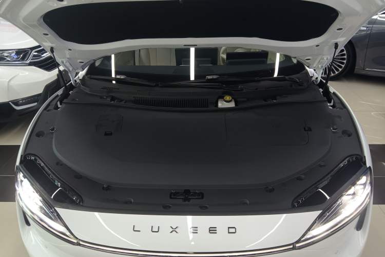 Used Hima Luxeed S7 2025 855 km Max Engine Bay