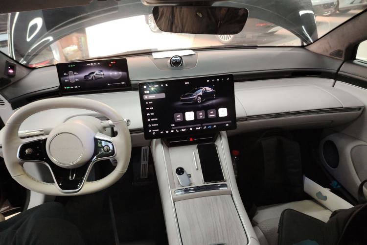 Used Hima Luxeed S7 2024 Max+ Rear-Drive Ultra-Range Intelligent Driving Edition Center Console