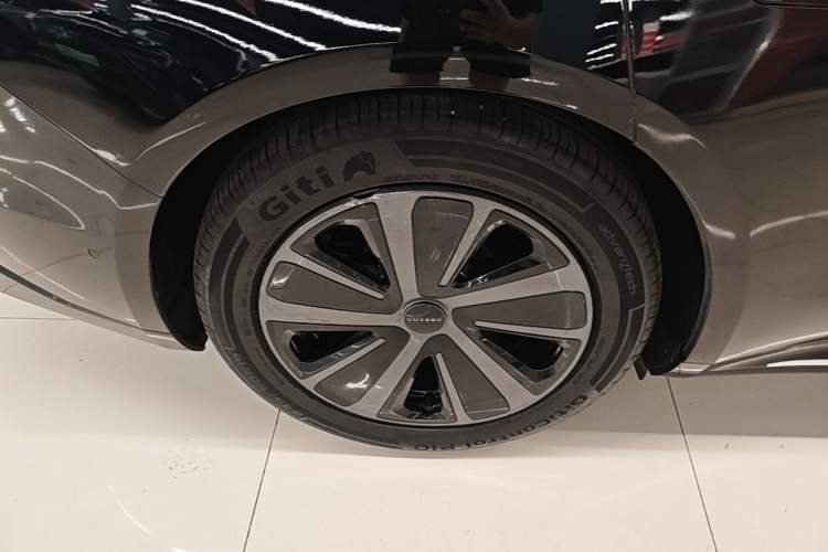 Used Hima Luxeed S7 2024 Max+ Rear-Drive Ultra-Range Intelligent Driving Edition Right Rear Wheel Hub